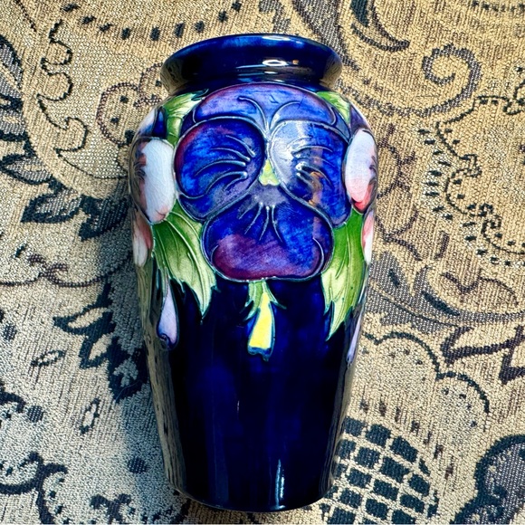 🔥Hosts Pick🔥Signed Moorcroft blue Pansy Vase - Picture 3 of 12